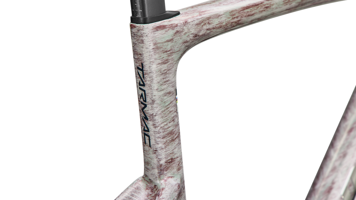 Gloss Dolomite Metallic / Chrome