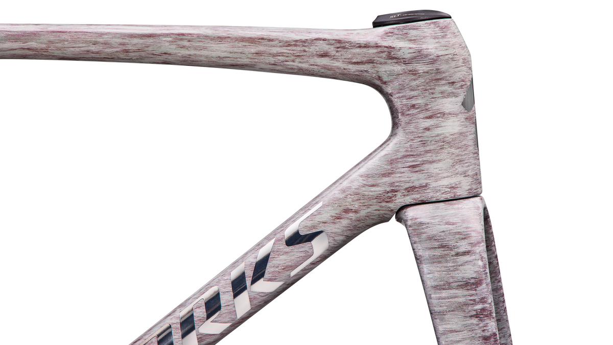 Gloss Dolomite Metallic / Chrome