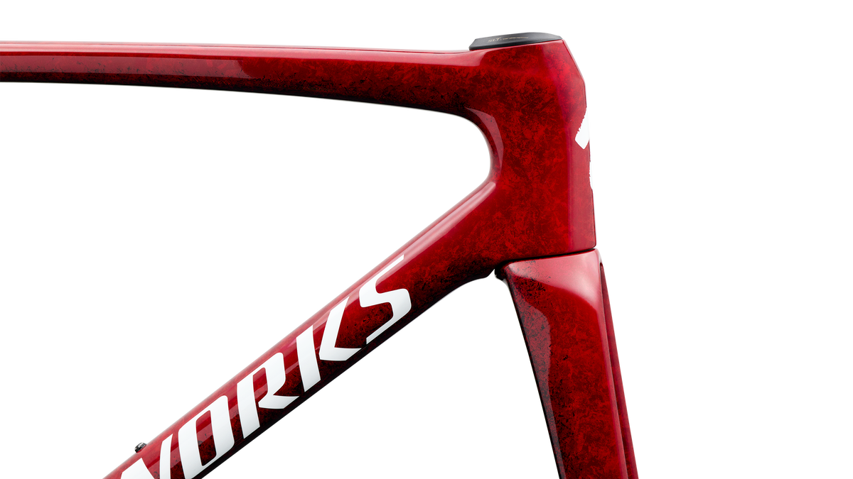 Gloss Vivid Red / Tarmac Black / White Silver Metallic